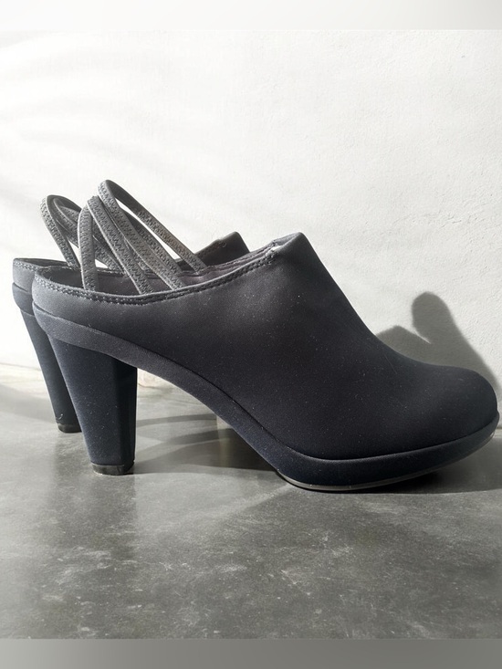 New York Transit Shoes - NEW YORK TRANSIT Sweet Fit Navy Slingback Clogs